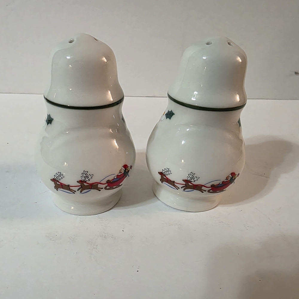Pfaltzgraff Snow Village Stoneware Salt Pepper Shaker Set